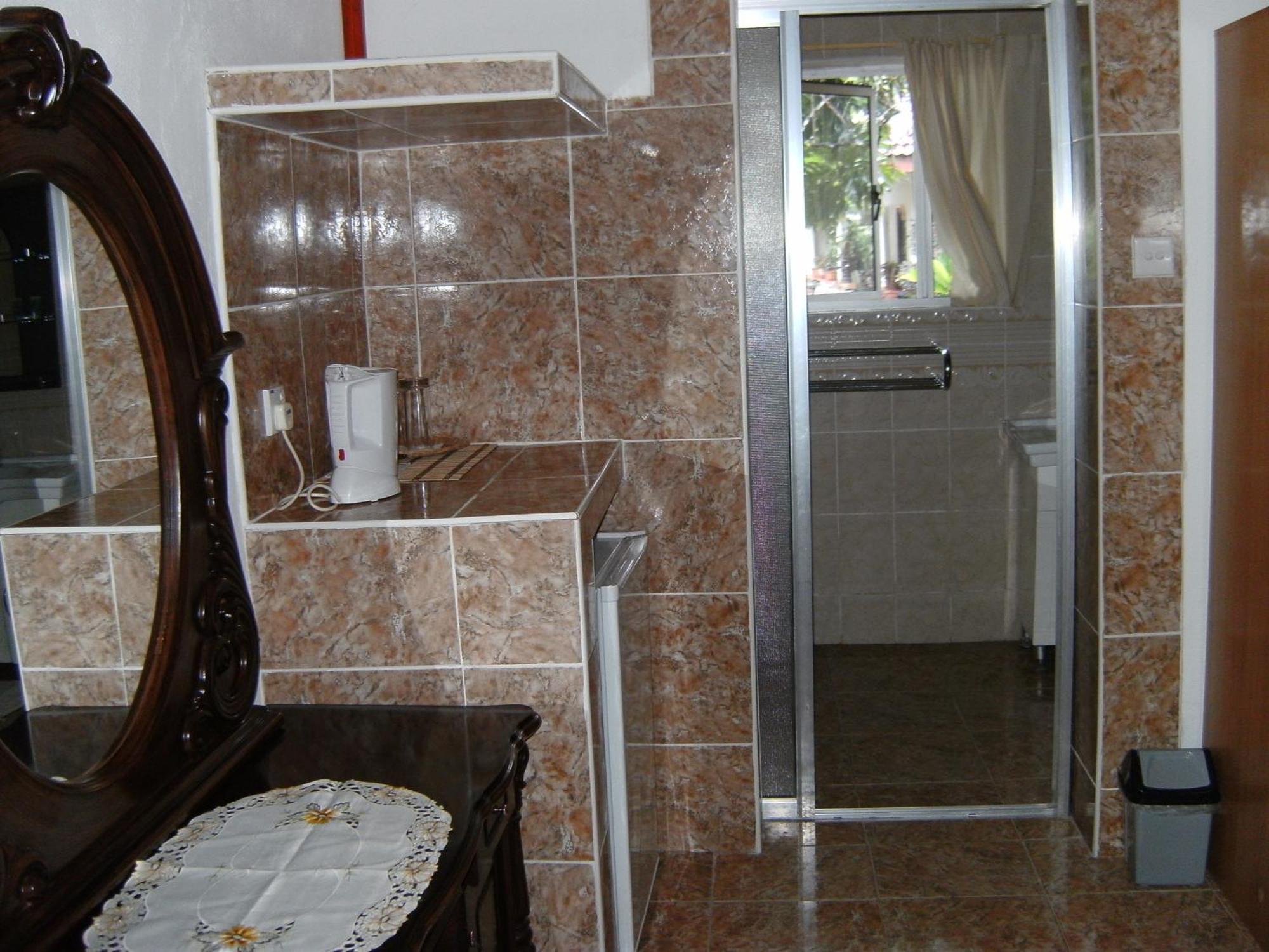 Rising Sun Guesthouse Ла-Диг Номер фото